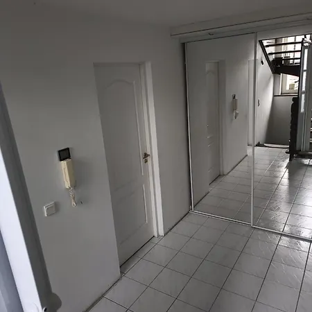 Dom Blisko Lotniska I Areny Tarczynskiego Prázdninový dům *